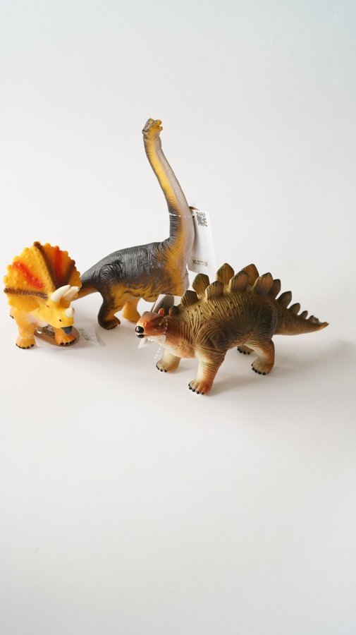 3 stycken dinosauriefigurer