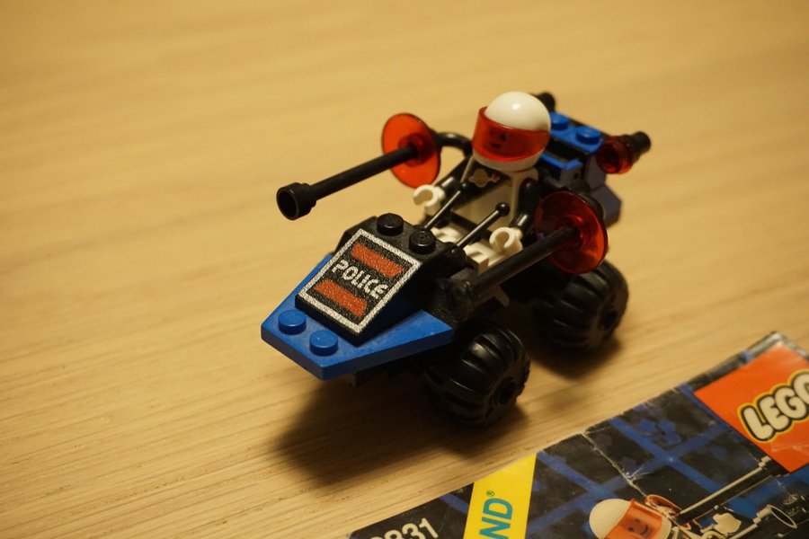 Lego Space Police 6831 Message Decoder