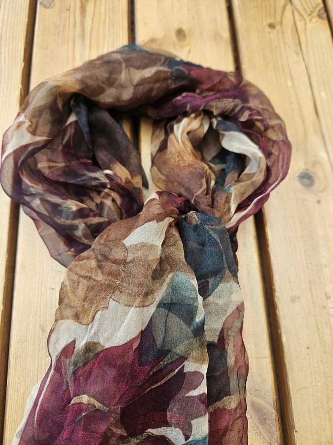 Scarf härliga höstfärger höst sjal halsduk brun beige vinröd accessoar silke