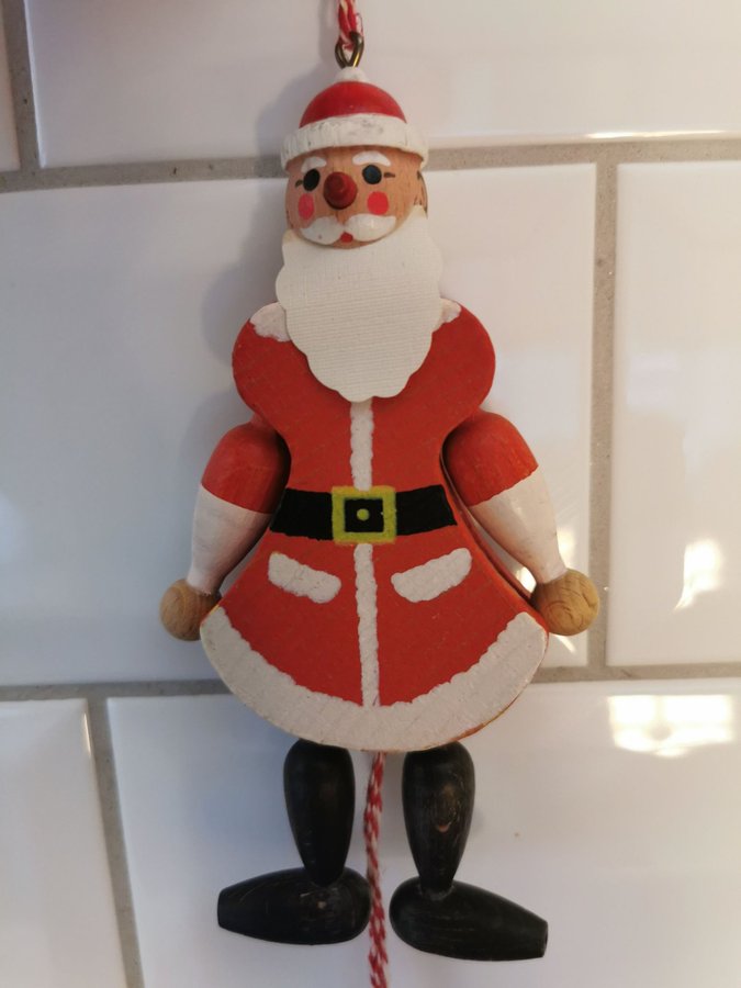 Jultomte i trä från M Gschnitzer