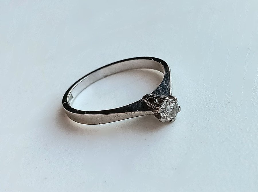 Diamant Ring 18K Vitt Guld 16¾mm Ø 0.15 CT! 2,42 Gram. Toppskick!