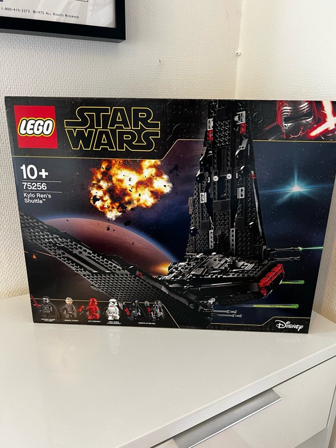 LEGO Star Wars 75256 Kylo Rens Shuttle