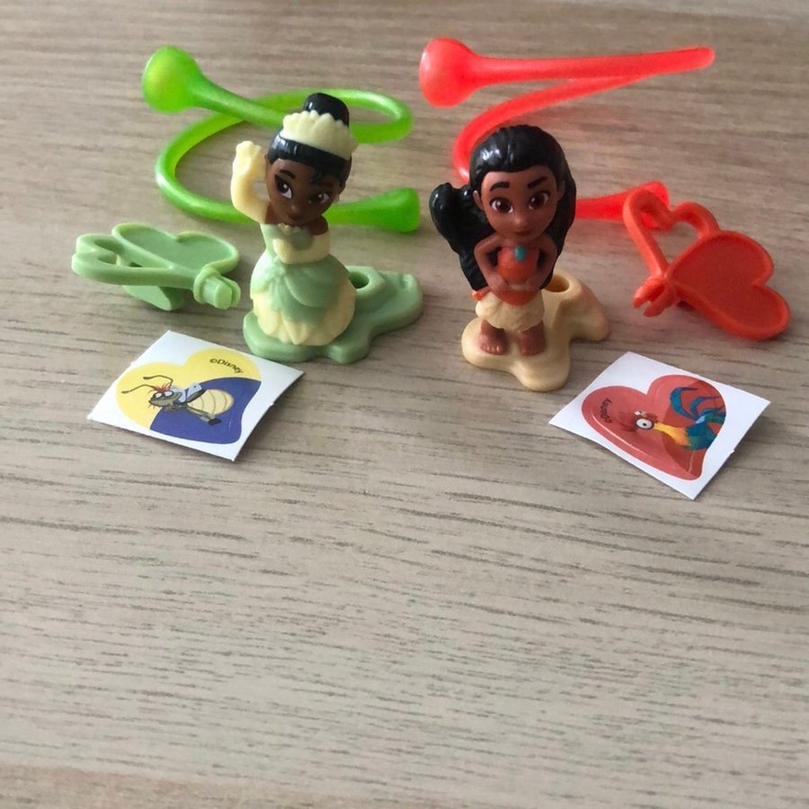 2 st. Armband med Disney Prinsessor Tiana  Vaiana Figuriner