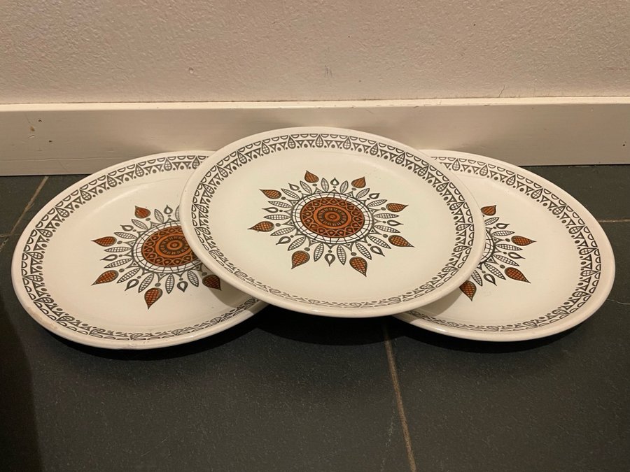 3 st Tallrikar från Bilston Fine White Ironstone