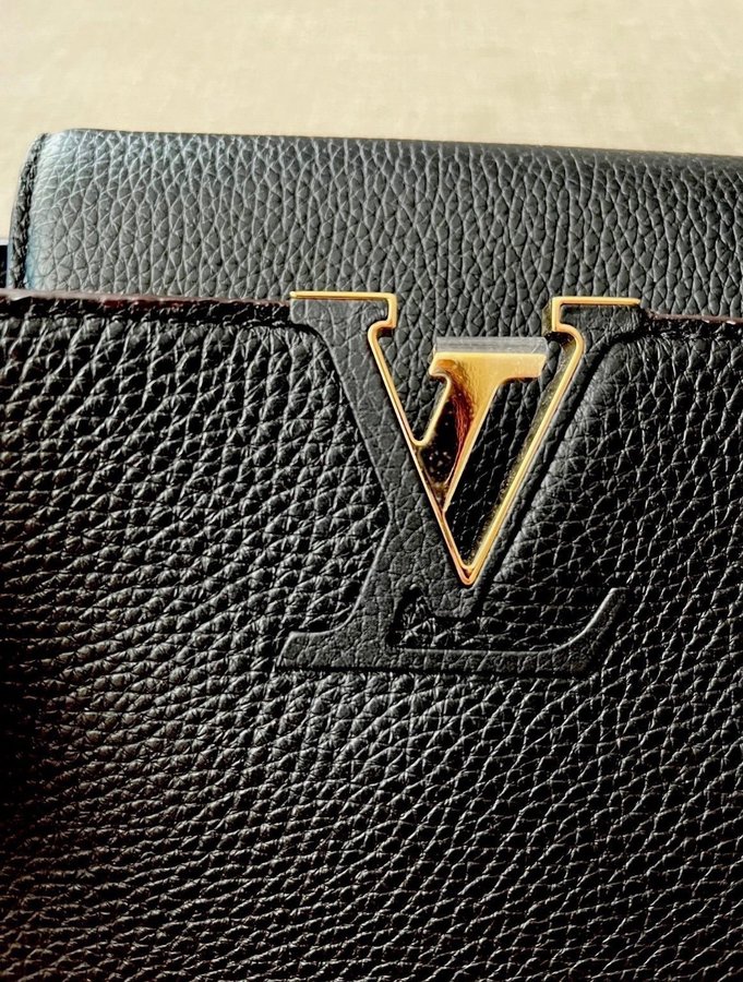 Louis Vuitton Capucines MM