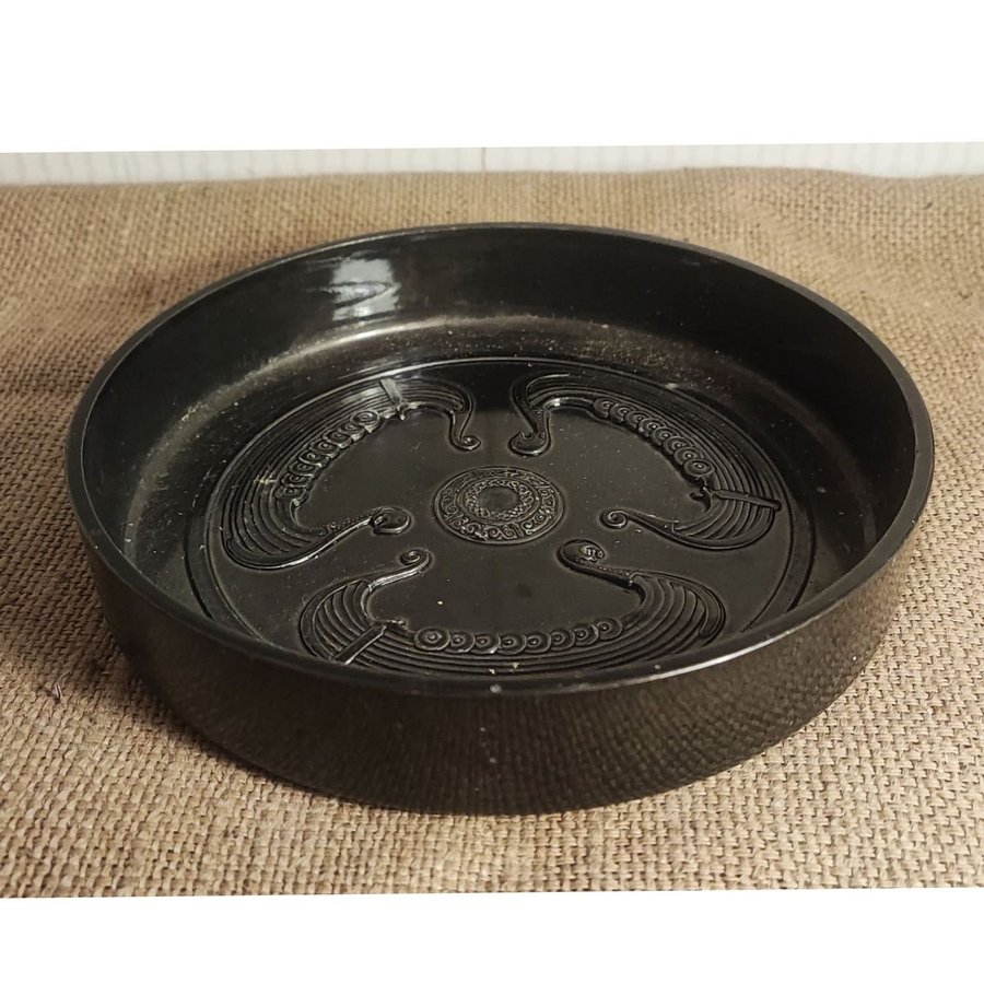 Svart Ashtray med Viking Skepp