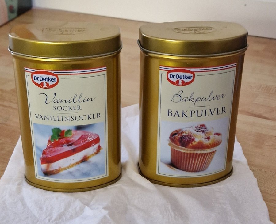 2 plåtburkar till VANILJSOCKER OCH BAKPULVER DR OETKER