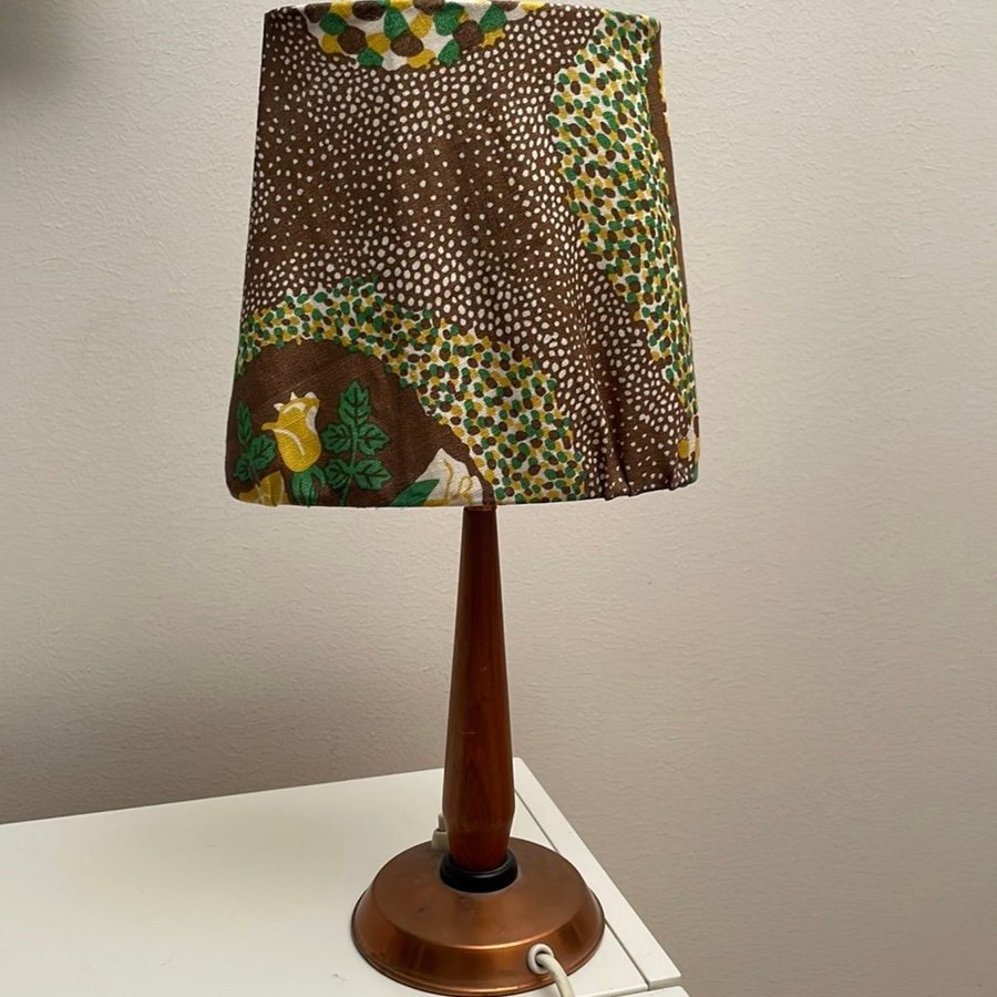 Vintage Teak  Koppar Bordslampa 50/60-tal. Lampskärm Tyg ”Catleya” Josef Frank