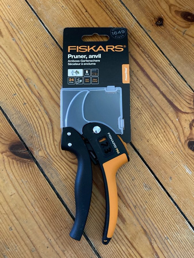 FISKARS P83 Sekatör - Ny i obruten förpackning!