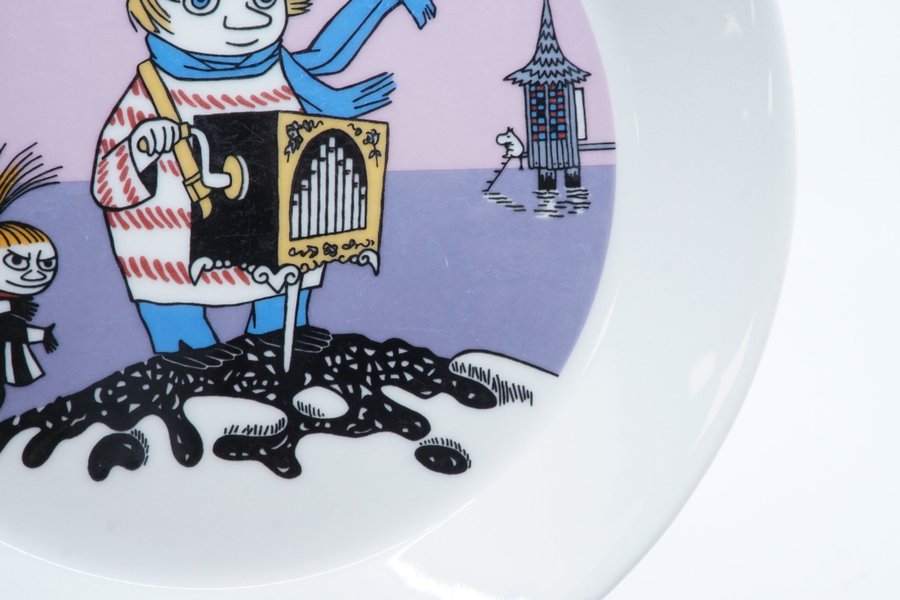 Mumintallrik Too-Ticki rosa / Moomin Plate Too-Ticky, violet