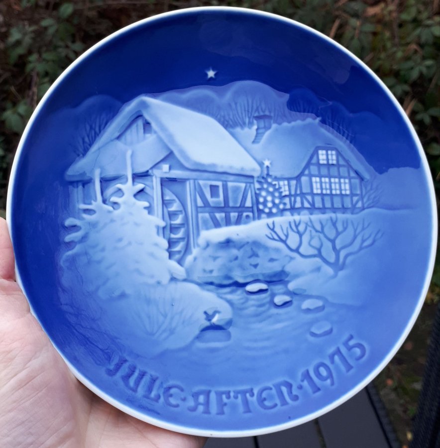 1975 Bing  Grondahl Like-New Christmas Plate. Buy up to 6 = pay shipping for 1!