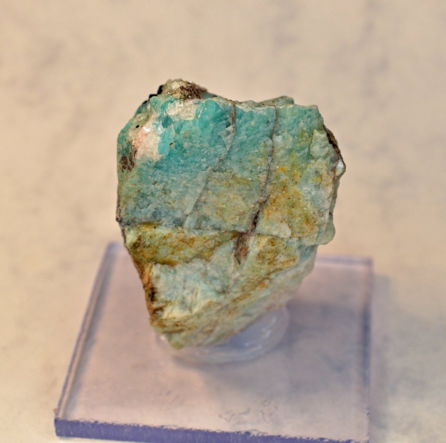 Amazonit med svart turmalin (Mikroklin var. Amazonite with black tourmaline)