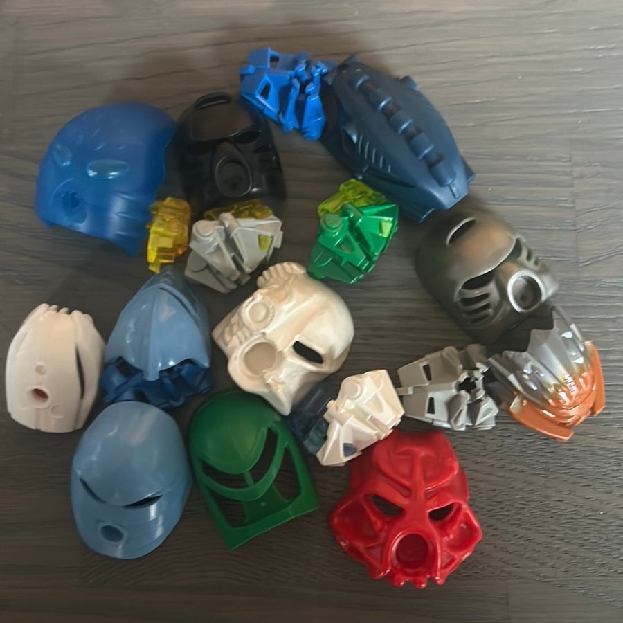 Lego Bionicle - Set med figurer och delar