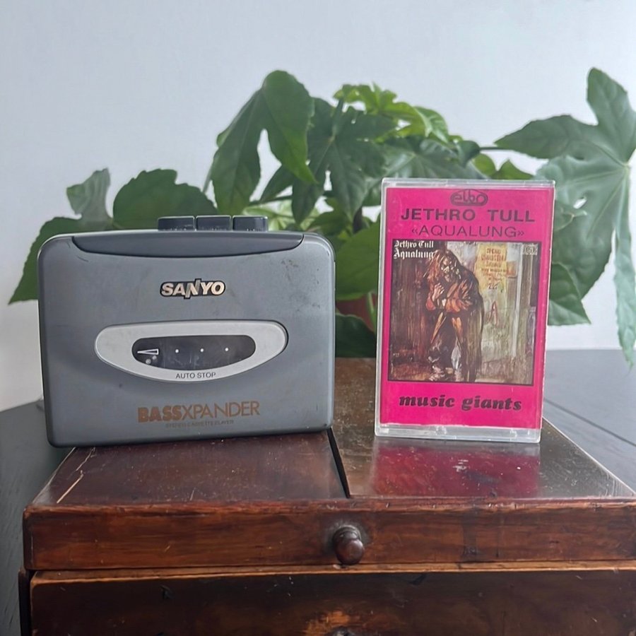 Sanyo MGP-617 och Kassettband Jethro Tull - Aqualung