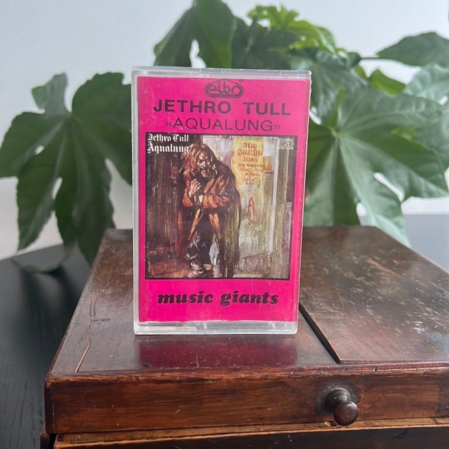 Sanyo MGP-617 och Kassettband Jethro Tull - Aqualung