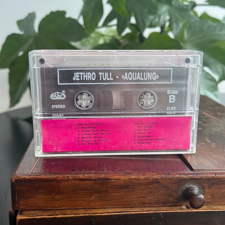 Sanyo MGP-617 och Kassettband Jethro Tull - Aqualung