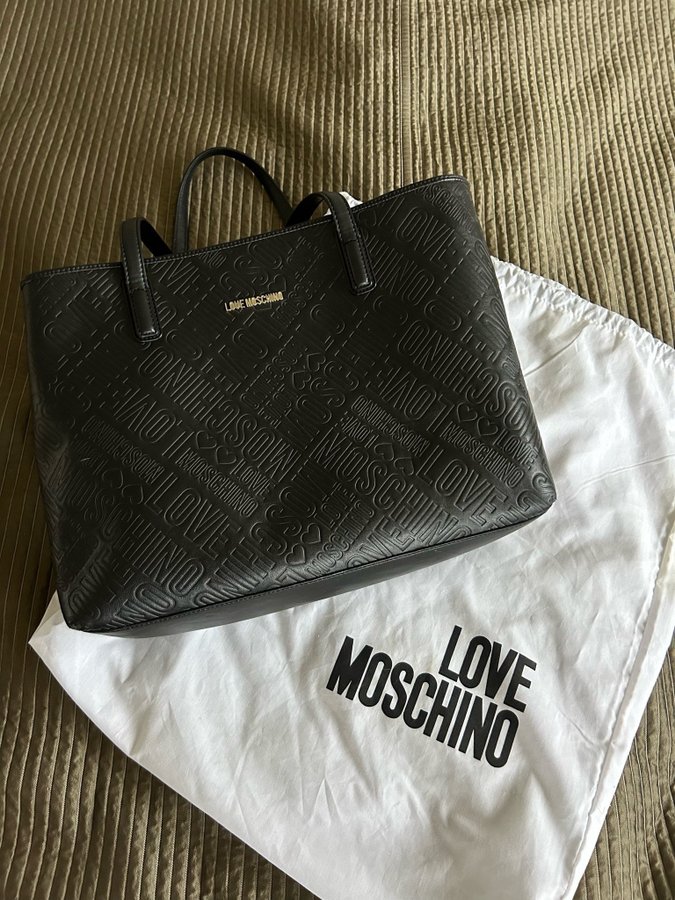 Love Moschino axelremsväska