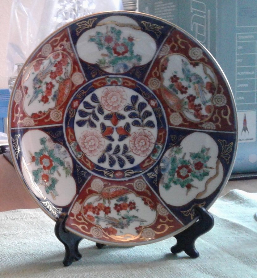 Tallrik Japansk Gold Imari, Handmålad, 21 cm Diameter