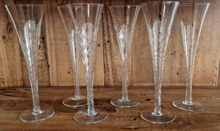 CHAMPAGNESTRUTAR optikblåst glas, 1900-talets första hälft.