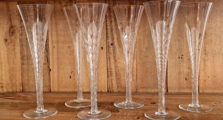 CHAMPAGNESTRUTAR optikblåst glas, 1900-talets första hälft.