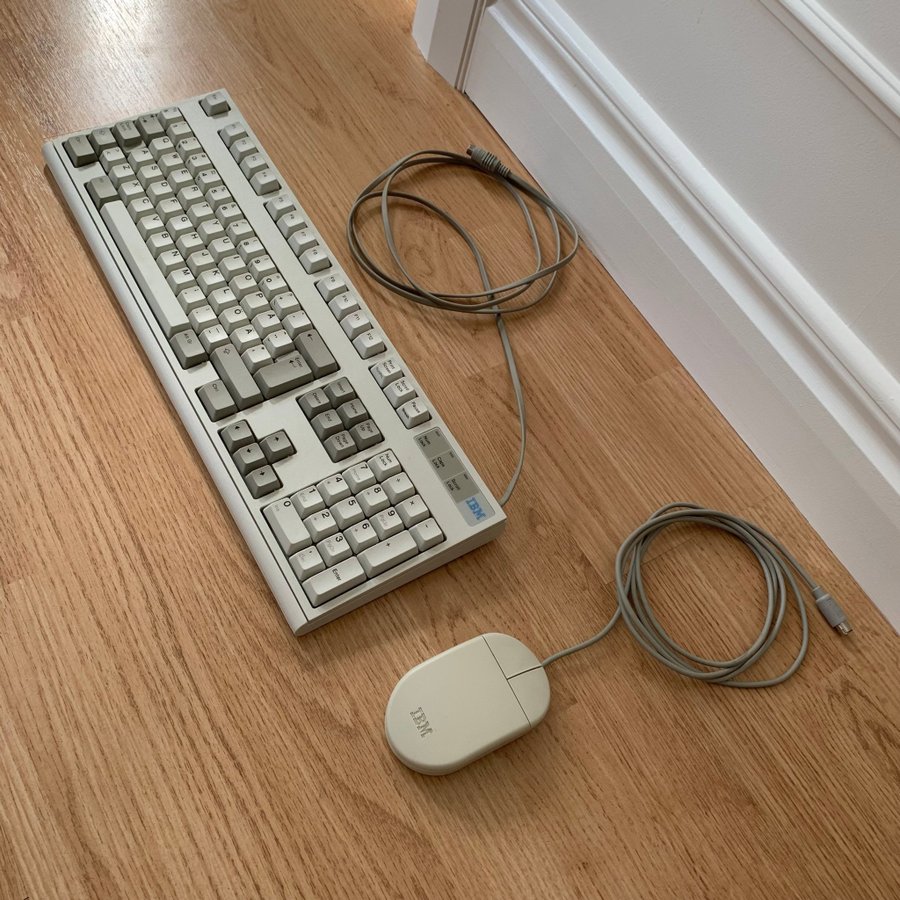 IBM Model M2 med matchande mus