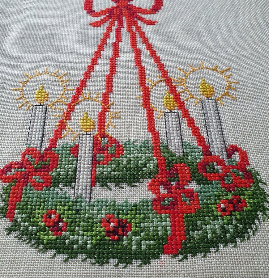 Broderad Julvepa Linne Adventskrans - Dansk Design Retro 1970-tal