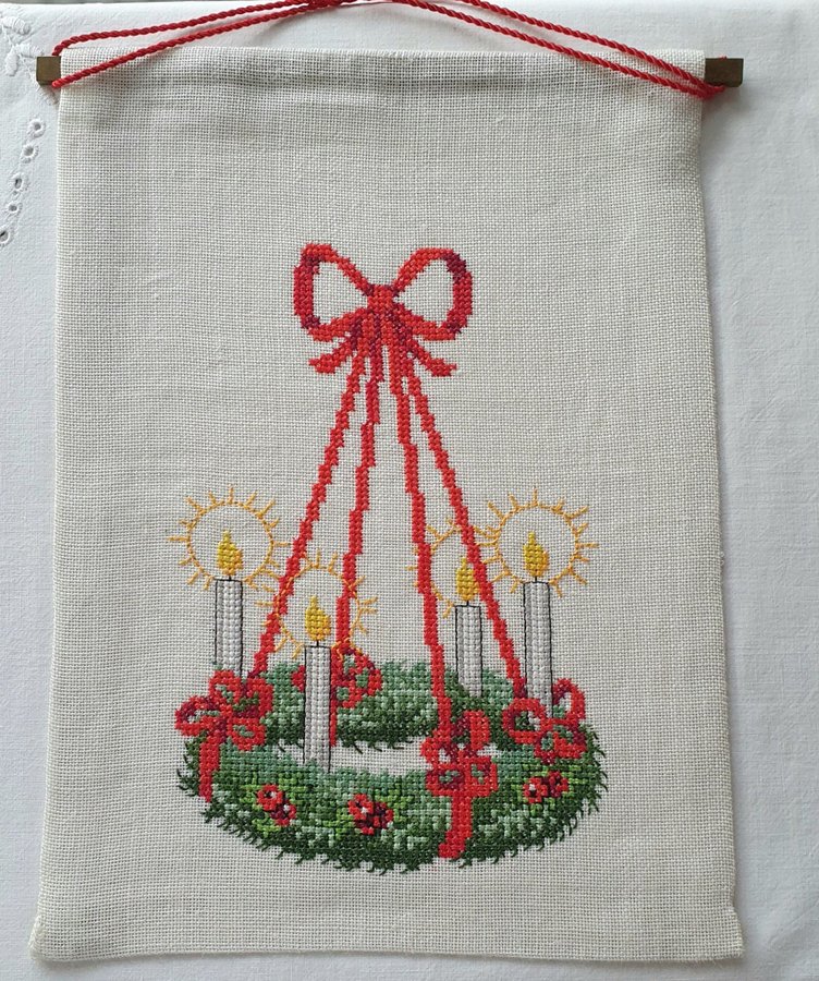 Broderad Julvepa Linne Adventskrans - Dansk Design Retro 1970-tal