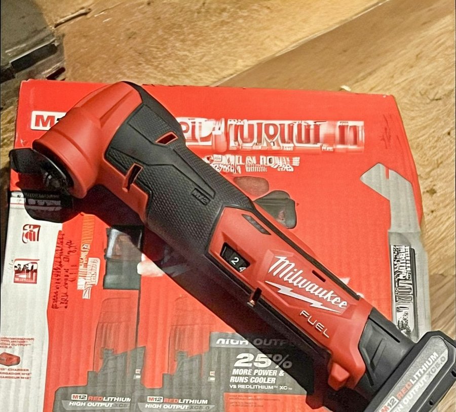 Milwaukee FUEL M12 Oscillating Multi-Tool