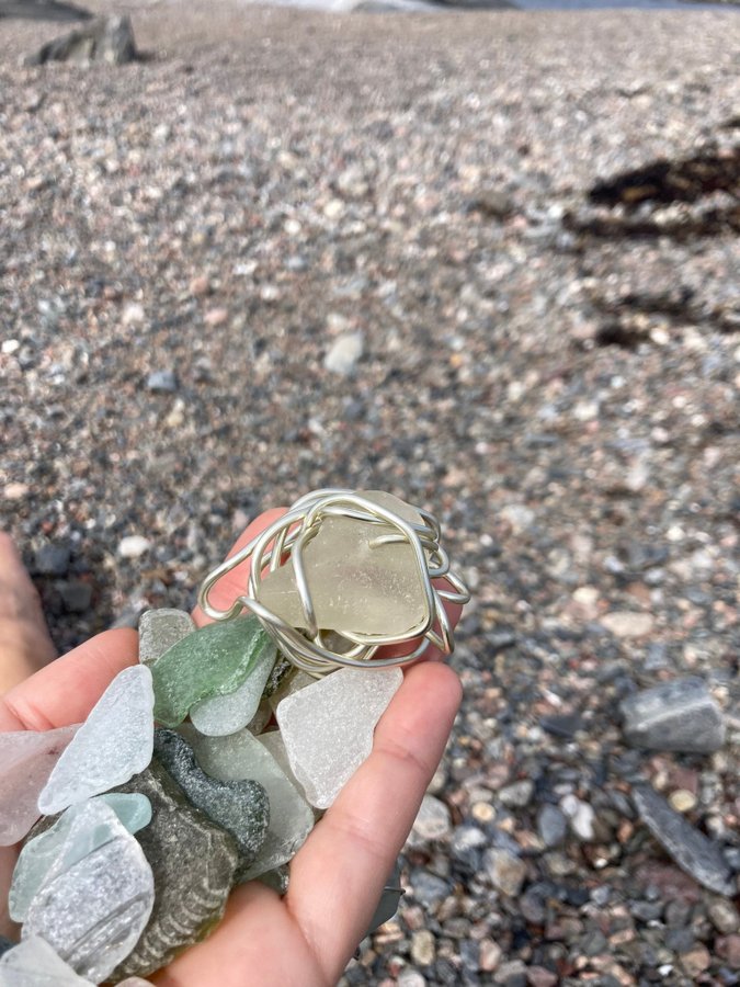 Sea glass seaglass strandglas glas ring handgjord wirewrapped hav återbruk