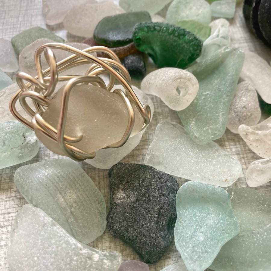 Sea glass seaglass strandglas glas ring handgjord wirewrapped hav återbruk