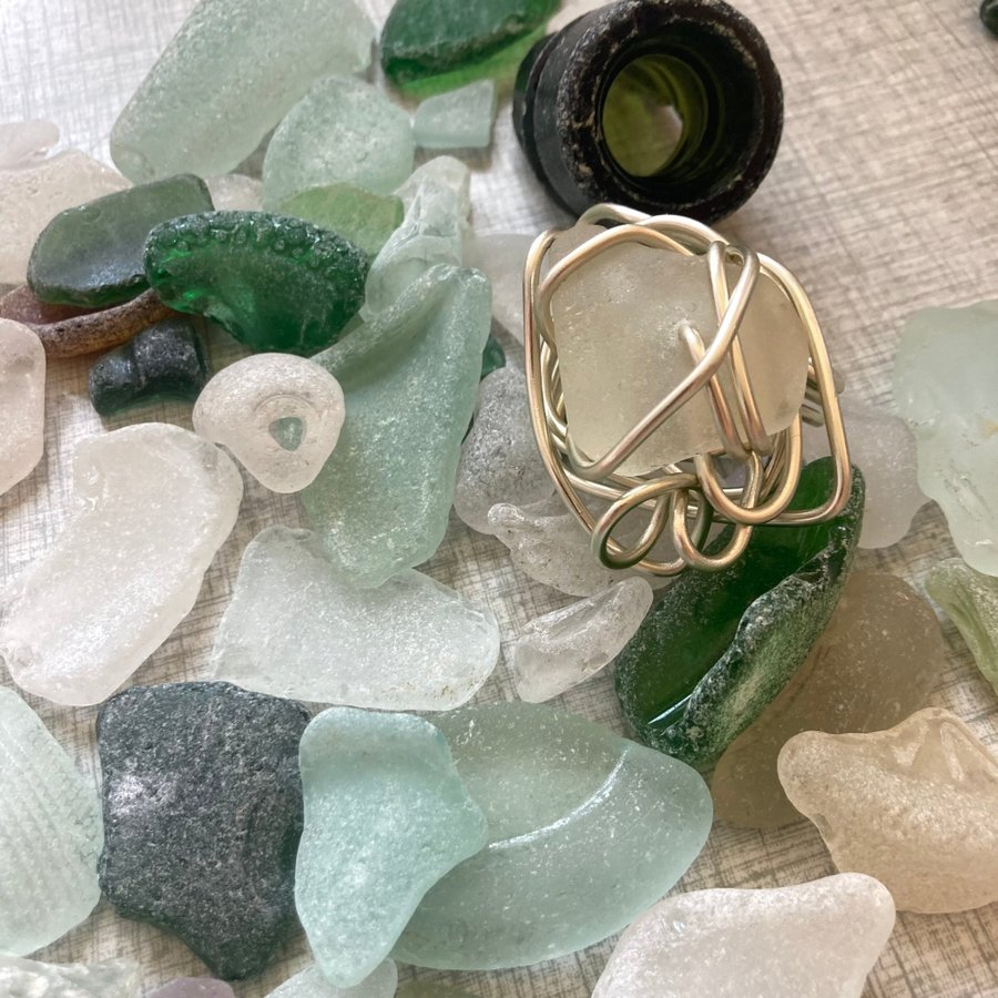 Sea glass seaglass strandglas glas ring handgjord wirewrapped hav återbruk