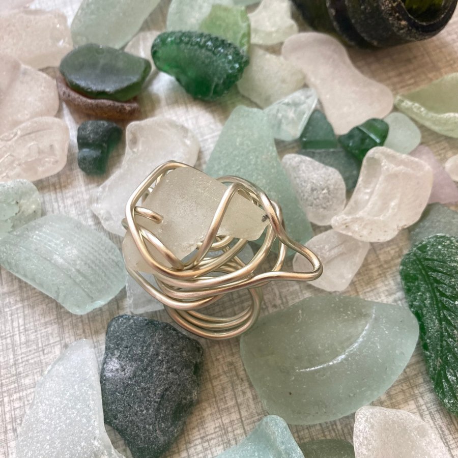 Sea glass seaglass strandglas glas ring handgjord wirewrapped hav återbruk