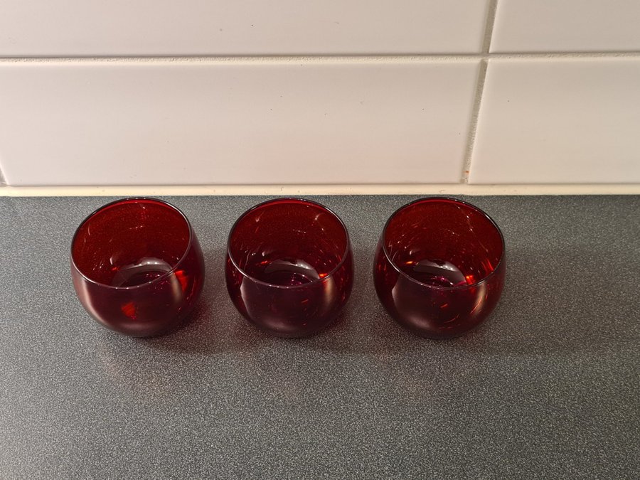 Reijmyre 3 x små röda rundade glas för cognac whisky selter retro