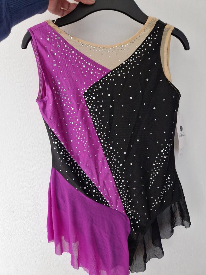 svart lila tävlingsdräkt konståkning figure skating competition dress oanvänd