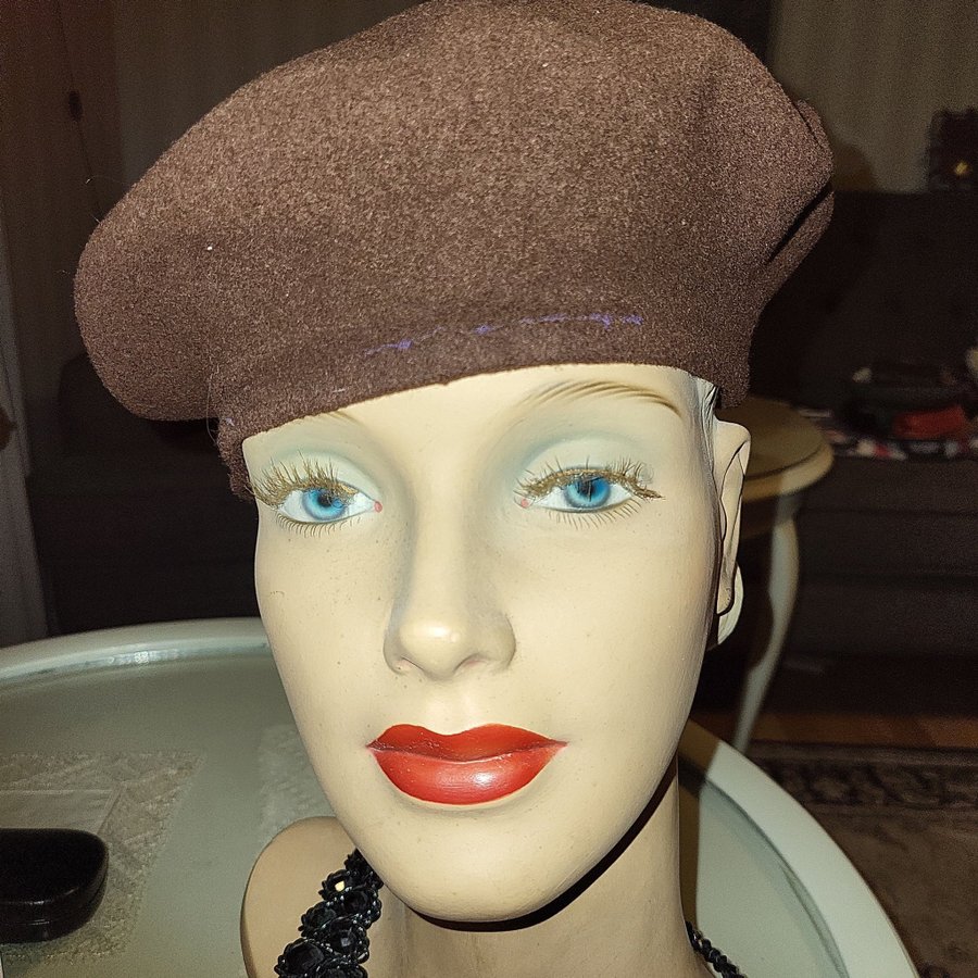 Basker KANGOL .made in England nr. 4