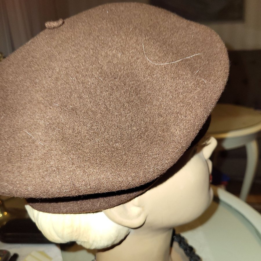 Basker KANGOL .made in England nr. 4