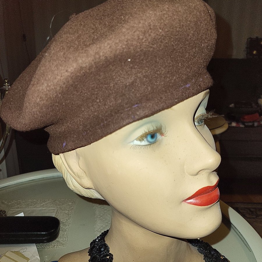 Basker KANGOL .made in England nr. 4