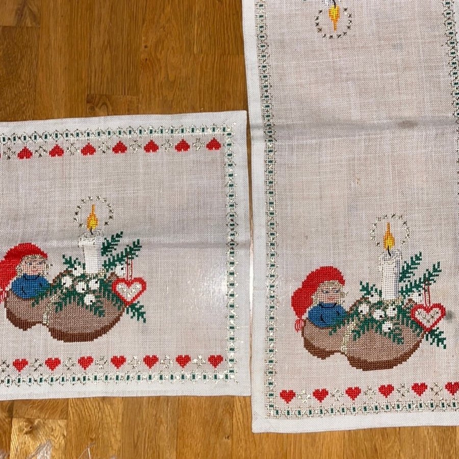 2 HANDBRODERAD God JUL Tomte Löpare Duk Broderad Träsko Ljus Hjärta Guldtråd