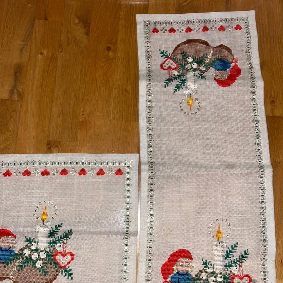 2 HANDBRODERAD God JUL Tomte Löpare Duk Broderad Träsko Ljus Hjärta Guldtråd