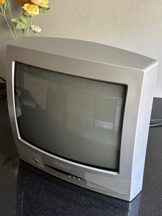 Hyundai 14 tum TV set