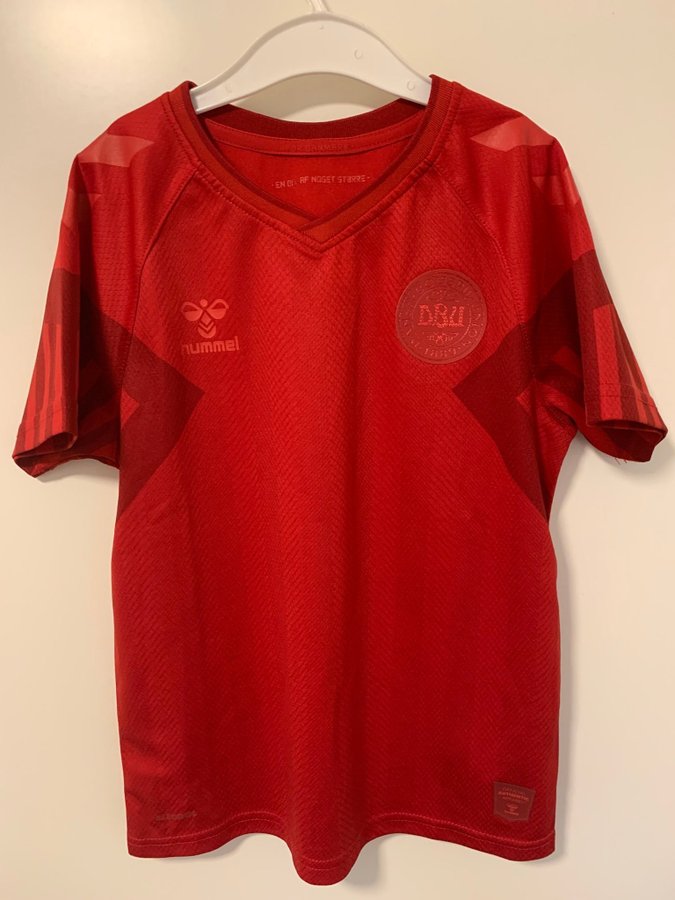 Danmark fotbollströja Hummel röd t-shirt storlek 140