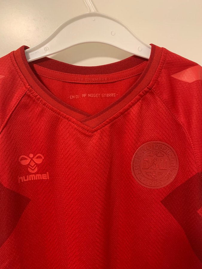 Danmark fotbollströja Hummel röd t-shirt storlek 140