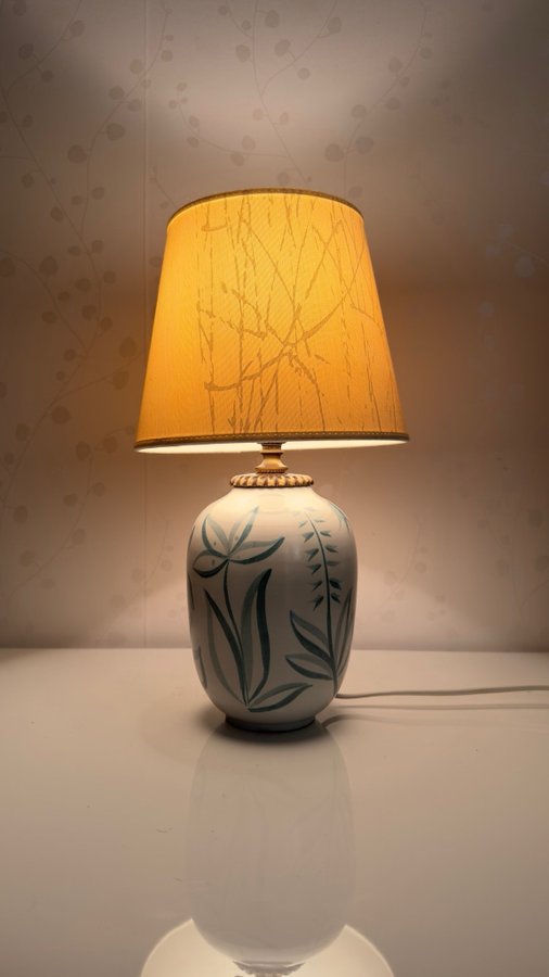 BORDSLAMPA / Keramik / Flora / Anna-Lisa Thomson / Uppsala Ekeby / 1940-tal