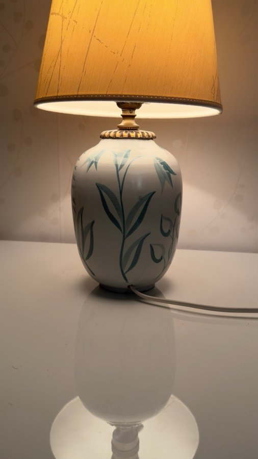 BORDSLAMPA / Keramik / Flora / Anna-Lisa Thomson / Uppsala Ekeby / 1940-tal