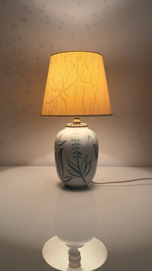 BORDSLAMPA / Keramik / Flora / Anna-Lisa Thomson / Uppsala Ekeby / 1940-tal