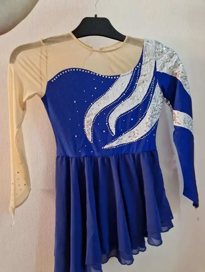 Blå klänning tävlingsdräkt konståkning figure skating dress competition st. 140