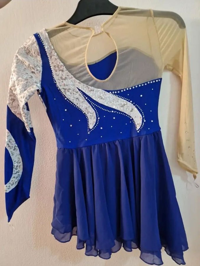 Blå klänning tävlingsdräkt konståkning figure skating dress competition st. 140