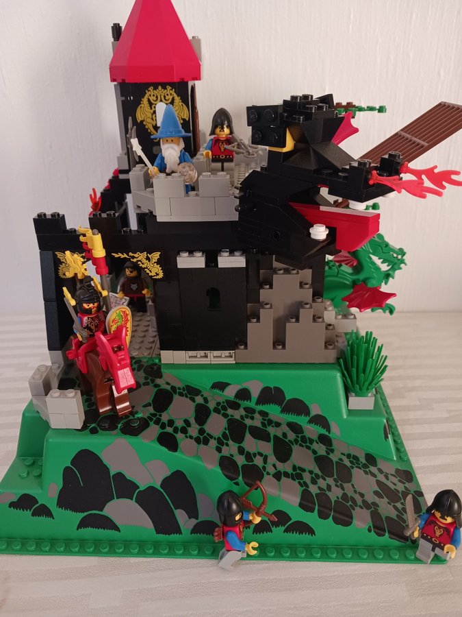 Lego - Castle - Black Knight's Castle - 6086 Fire Breathing Fortress - 6082