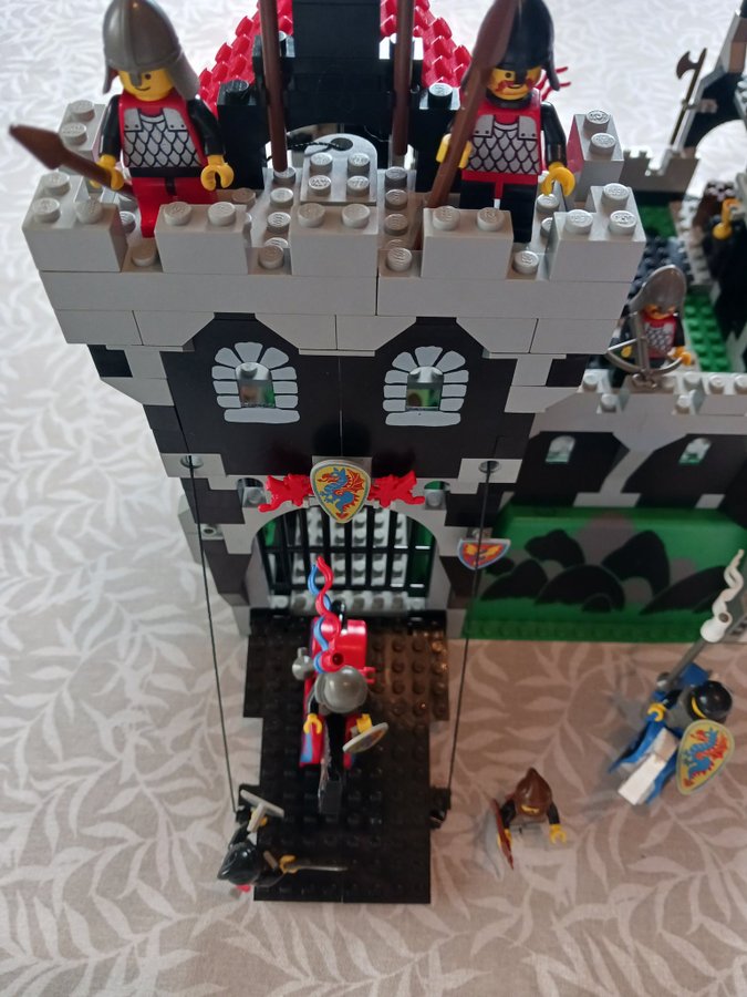 Lego - Castle - Black Knight's Castle - 6086 Fire Breathing Fortress - 6082