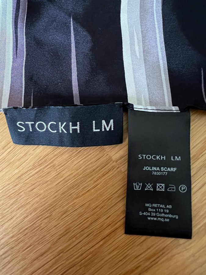 Helt ny scarf i 100% silke från Stockh lm nypris 399kr